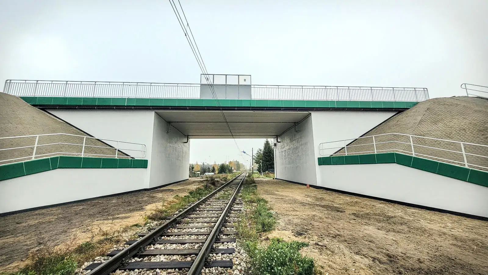 Wiadukt drogowy nad linią kolejową